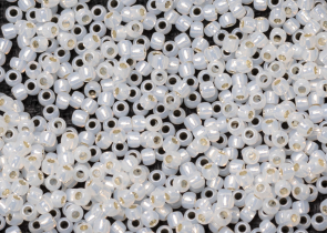 Бисер Япония круглый 11/0 10г 2100 молочный белый, серебряная линия внутри